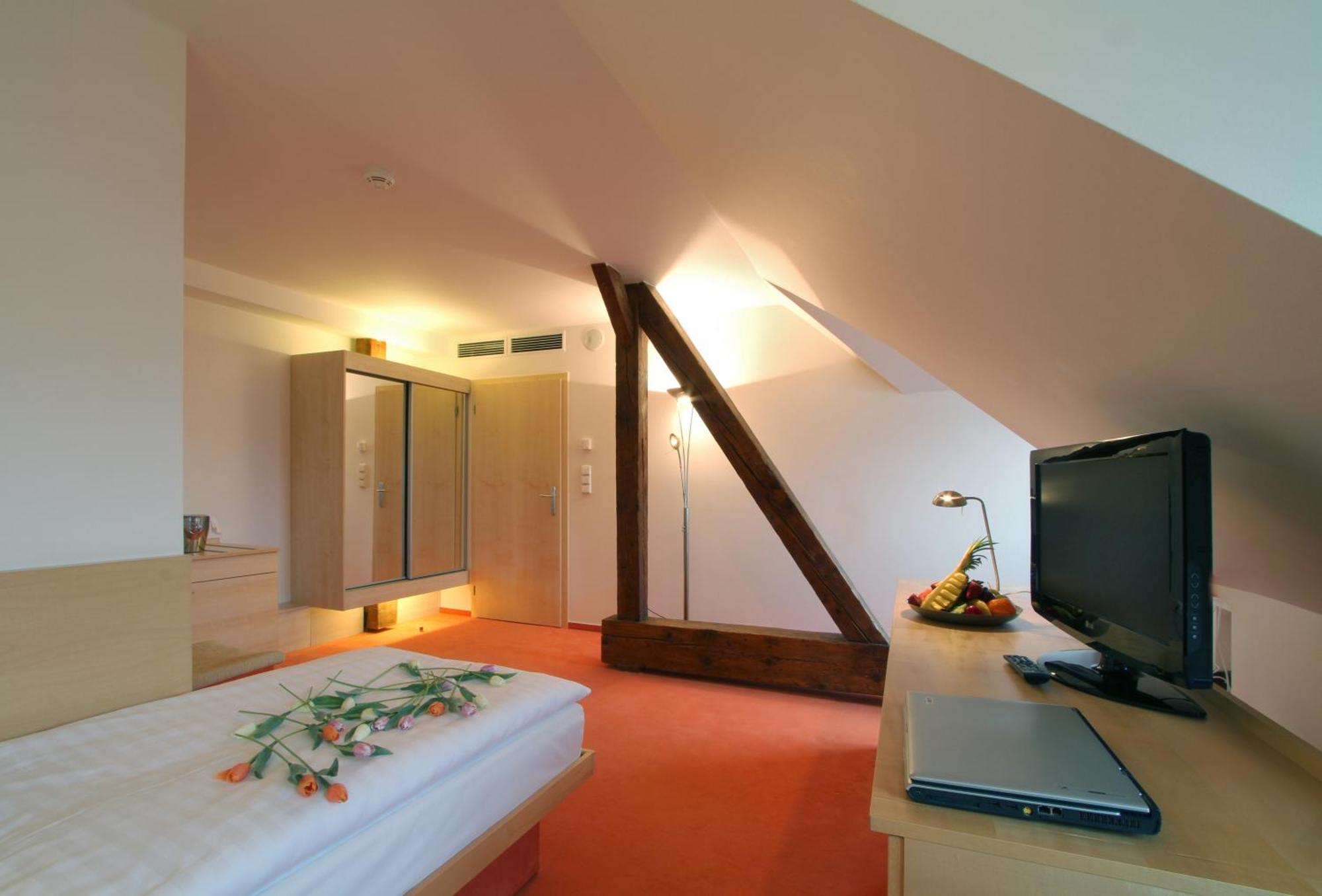 Single Room,1580514943:JPEG