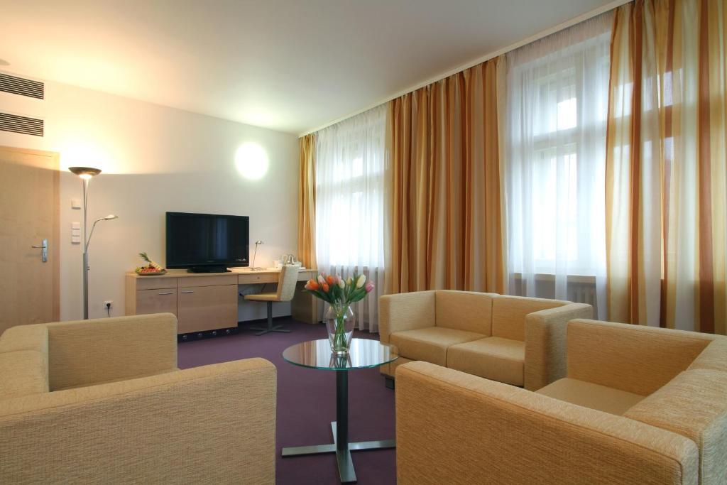 One-Bedroom Suite 2 Extra Beds,720835126:JPEG