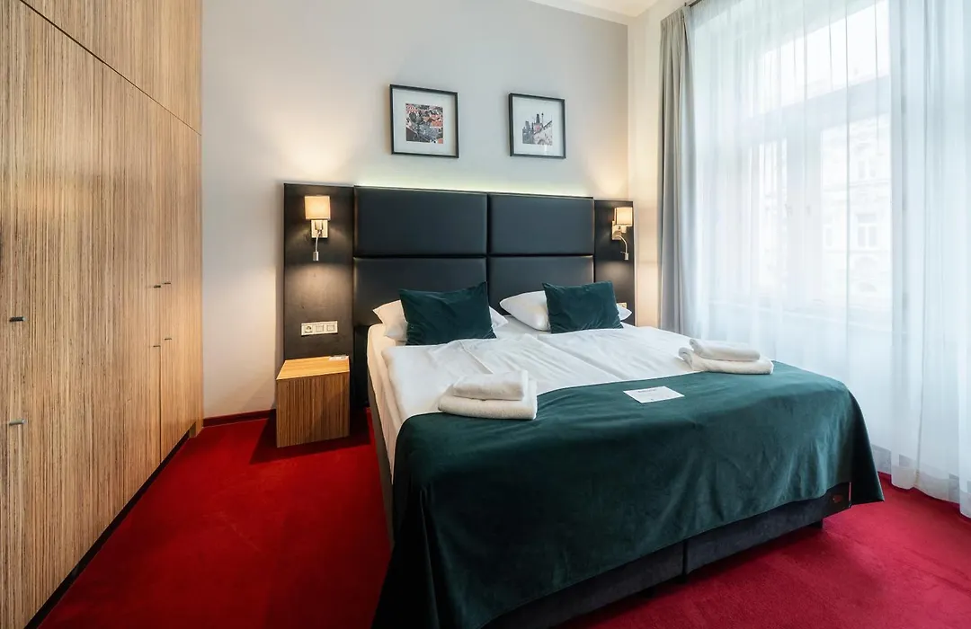Hotel Noir-1